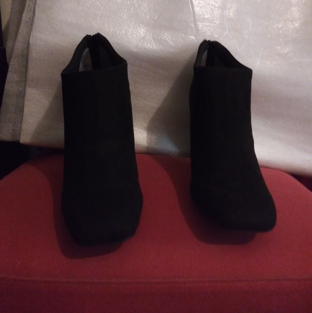 New Women's Black Ankle Boots. Alfani Black Suede short Booties.